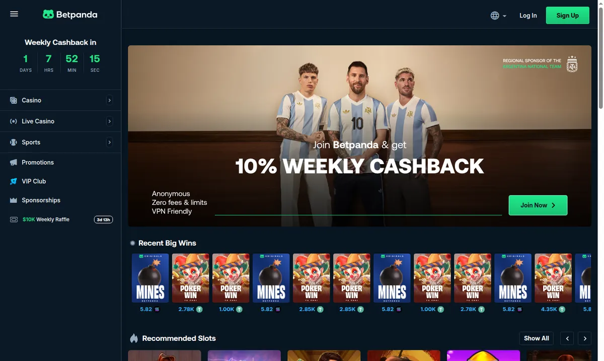 La página de inicio de Betpanda.io: un banner de cashback semanal con una cuenta atrás, una franja de grandes ganancias recientes y tragaperras recomendadas